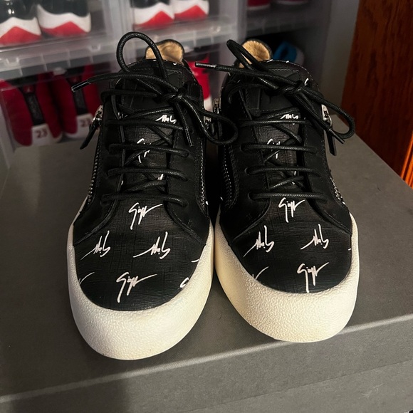 Giuseppe Zanotti - Picture 2 of 4